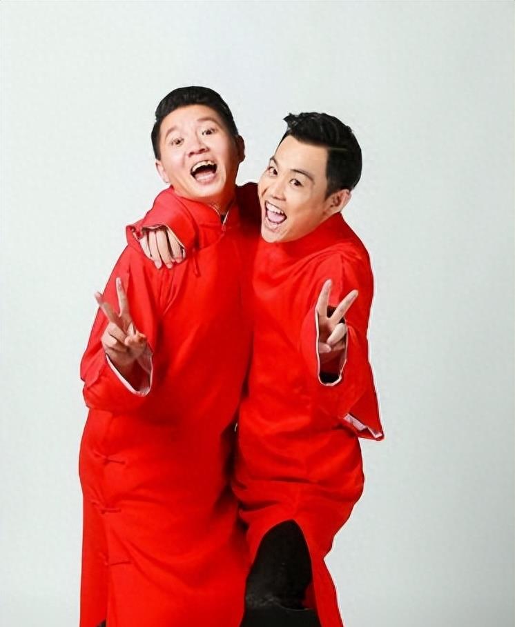 每每去玉浩工作场所看人家演出,没多久卢鑫就成了玉浩公司的工作人员