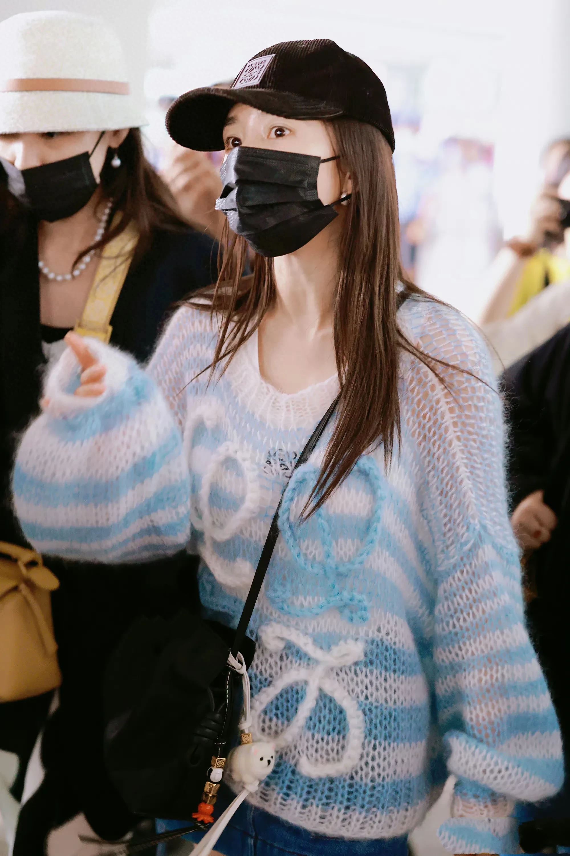 杨幂从巴黎出发回国啦,行程完美收官,清新造型展现高级时尚品味_中国