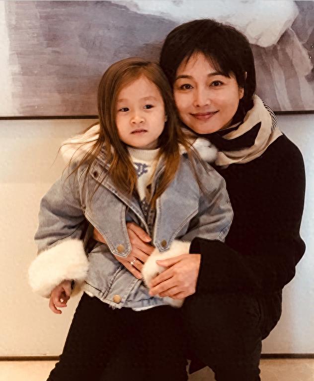 演员张延:嫁大5岁香港丈夫,婚后生一女,如今女儿比她还漂亮_张岩_张燕