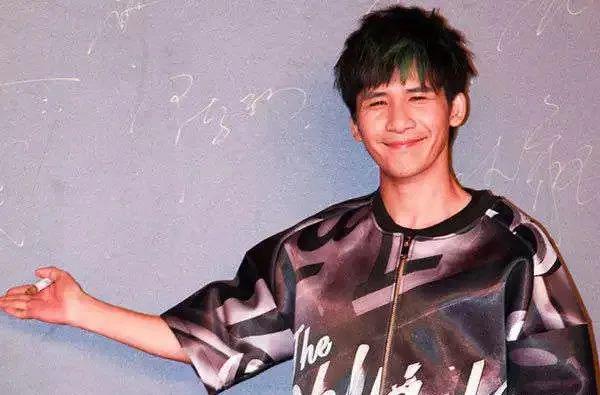 对于大张伟来说,年龄并不是限制他发展的因素,反而让他更加成熟和有