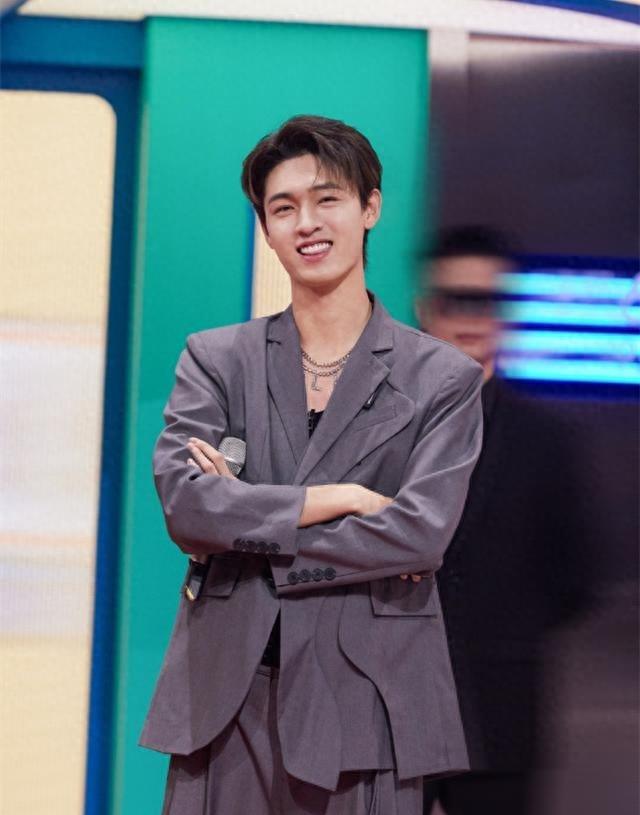 结束后,秦霄贤综艺节目更是一档接着一档上线.