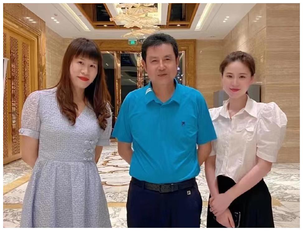 前妻离世令人惋惜,今已退休携妻回归家庭_中国女排_李东红_一代