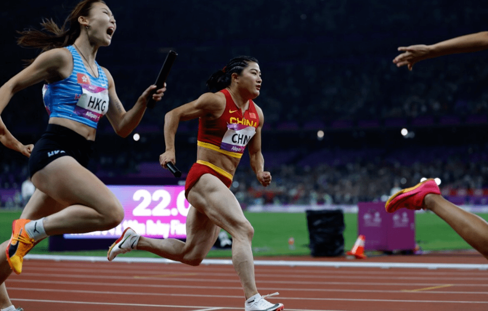 "跨栏女神"吴燕妮,另一个是大腿肌肉分离得惊人的"坦克女捕手"袁琪琪