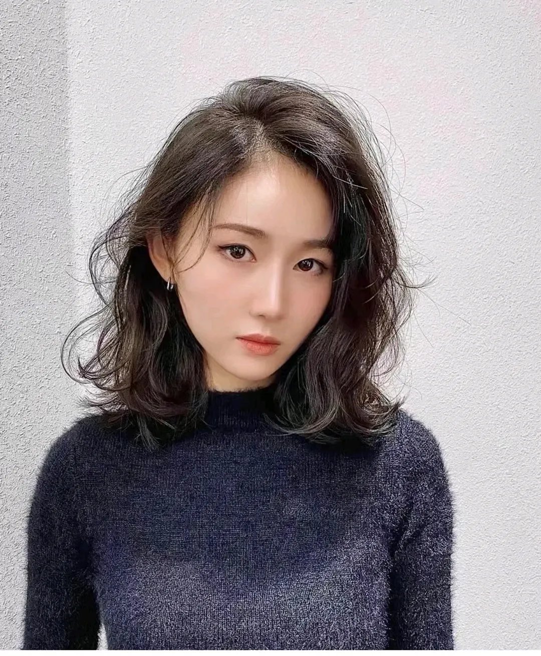 十月新时尚烫发来了,蓬松显发量,全头烫又美又洋气!_头发_发型_保护