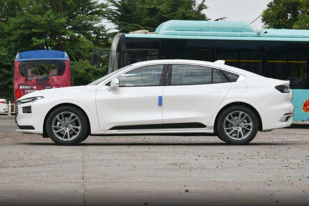 98万起,入门就配1.5t 8at,轴距2945mm,全新蒙迪欧能否翻身?