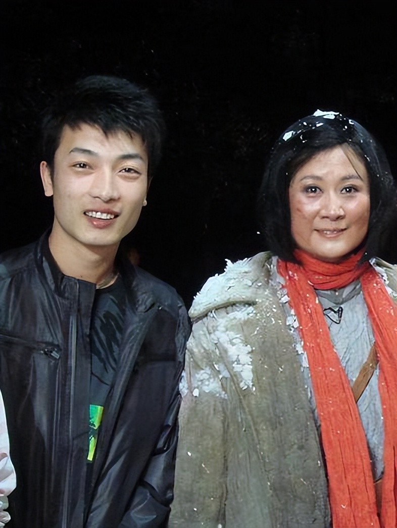 著名演员黄晓娟:丧父丧母又丧弟,如今儿子李赫成她最大的骄傲