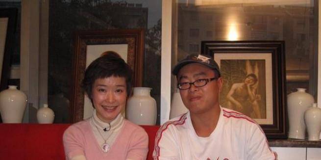 王雪纯一家三口至于王雪纯的丈夫是谁在网上并没有资料,王雪纯结婚十