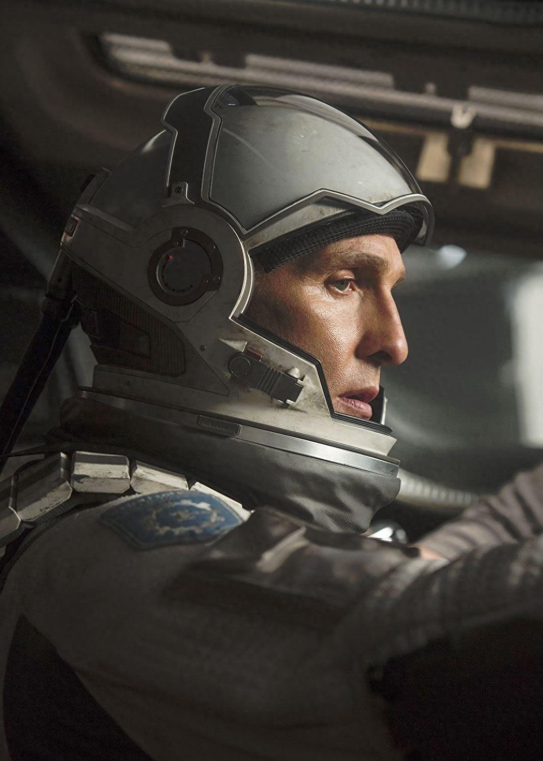 人性与拯救:《星际穿越》中的道德抉择与人性主题