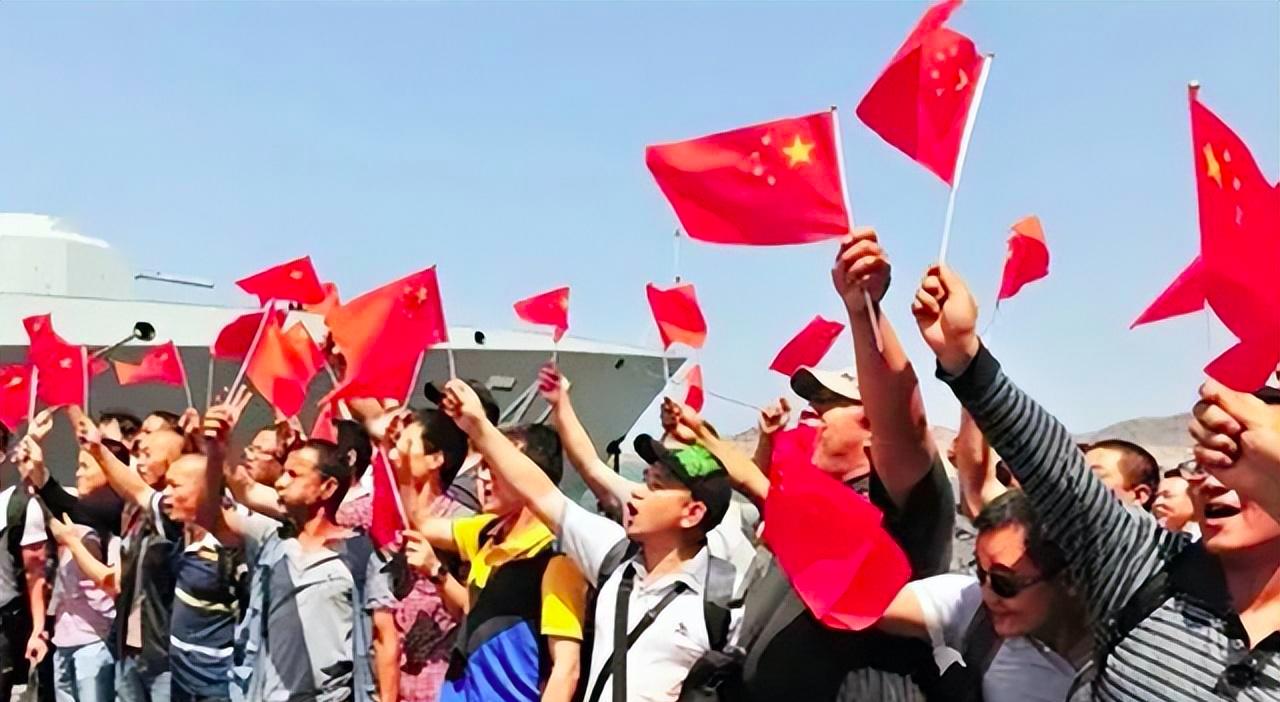 惊艳世界,警车开道特警保护,华侨全部安全撤离_公民_同胞_乌克兰政府