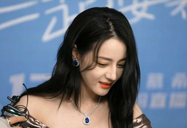 迪丽热巴长麦粒肿仍坚持出镜,人鱼公主造型出镜绝美_赵丽颖_眼睛_效果