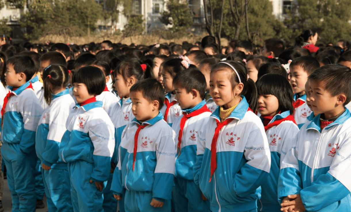 河北工程技术学院校服图片