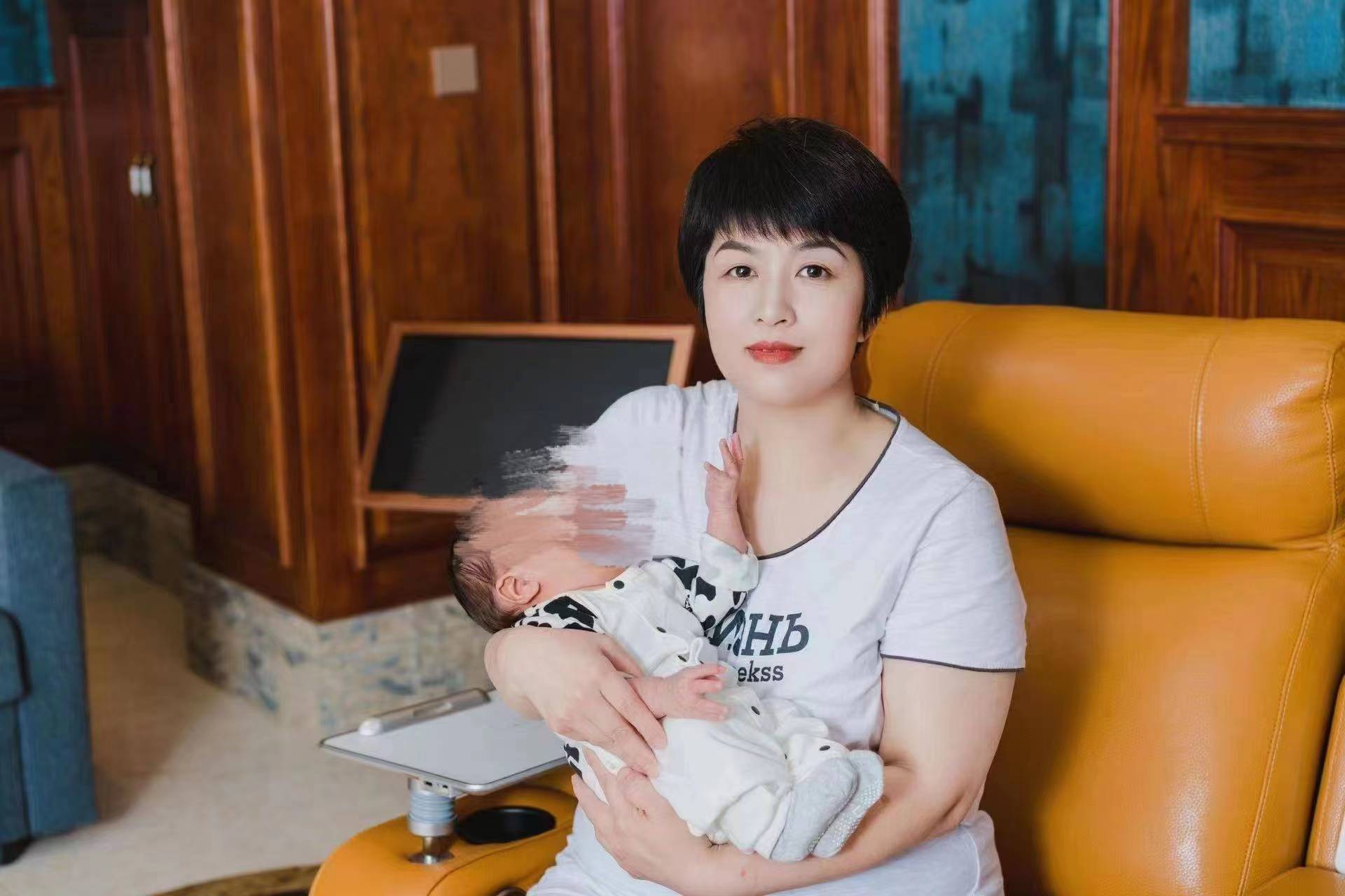 高级催乳师证,高级小儿推拿师证,高级营养师证,面点师证,高级产后修复