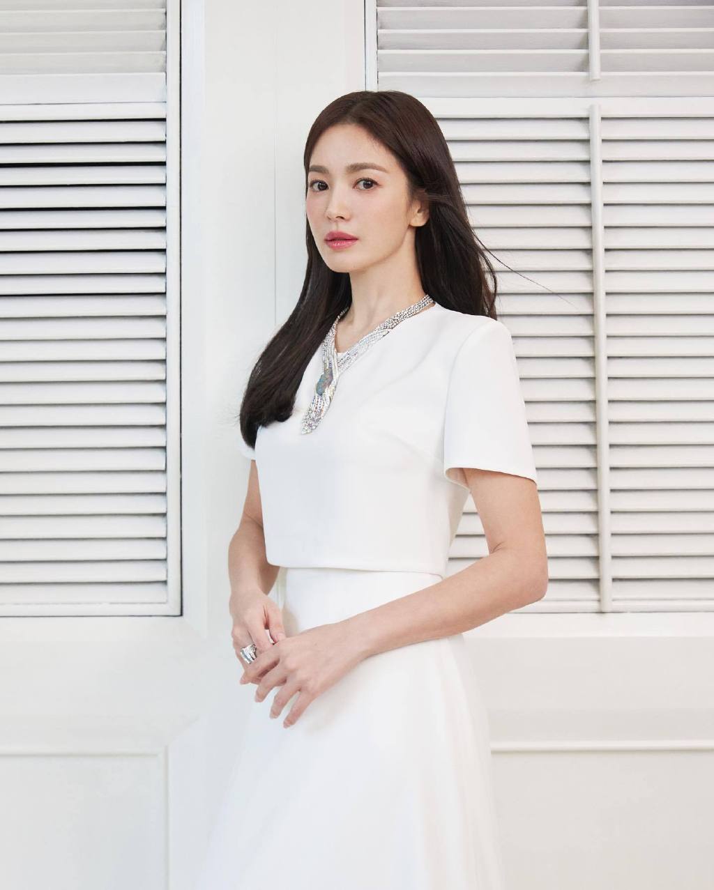 宋慧乔的穿搭技巧,简约时尚展现清新优雅!_个性_白色_风格