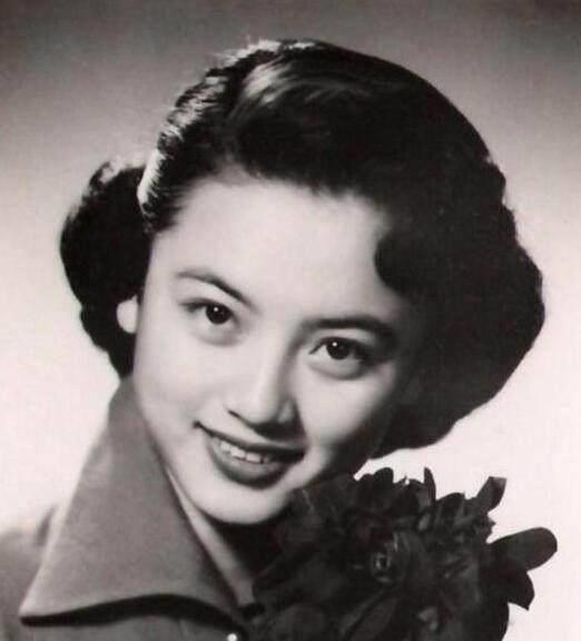 女明星漂亮排行榜_中国十大绝色美女排名揭晓!她们的美丽无可挑剔