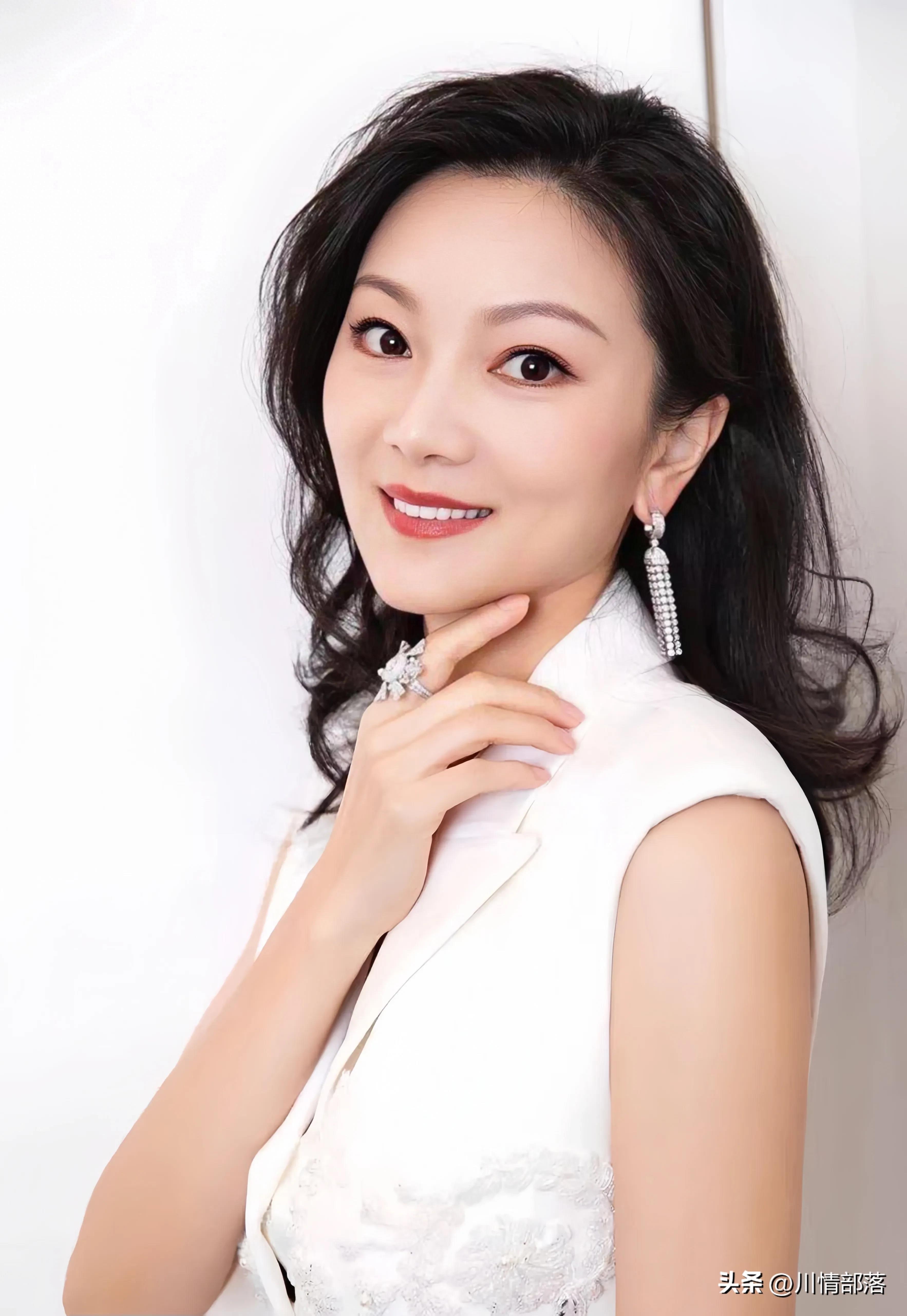 她怀了张艺谋的孩子,决定休学,父亲大怒:我女儿必须要一个名分_陈婷