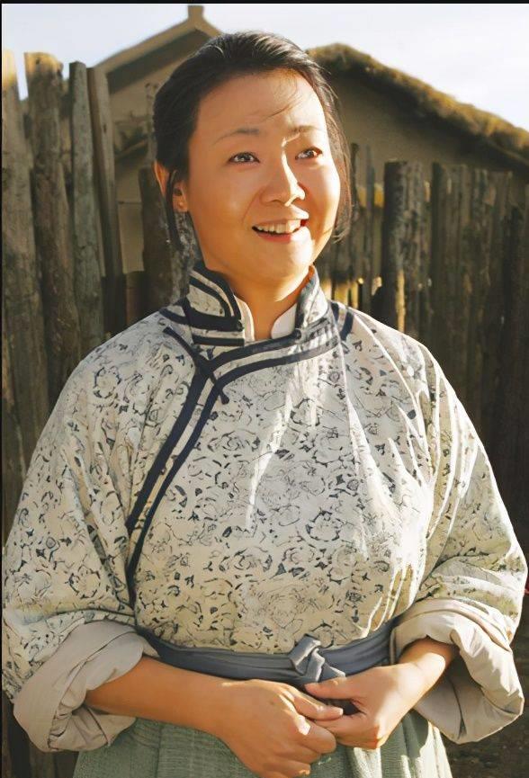 自带"人间烟火气",万人喊"娘"的萨日娜,从未让我们失望的娘