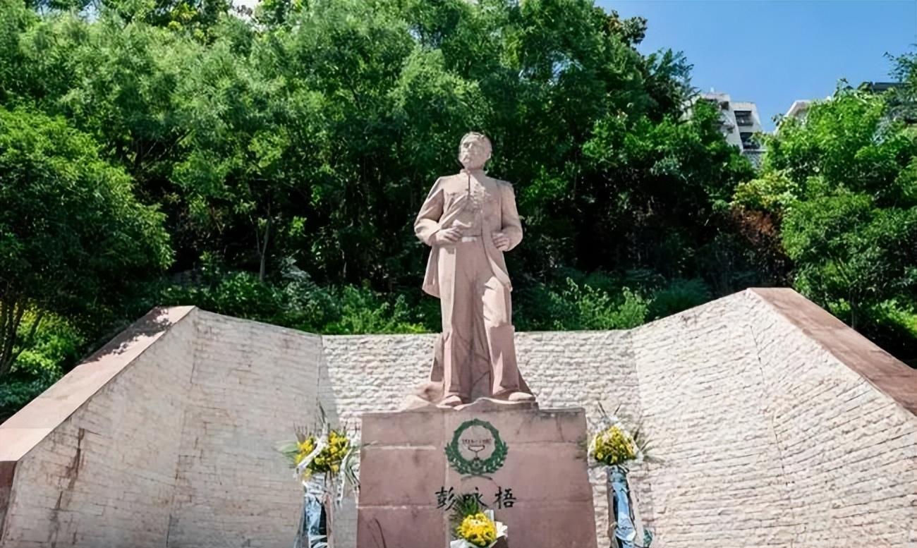 彭咏梧:江竹筠的丈夫,牺牲后人们寻找他的遗体时,看到一条红蛇_党组织