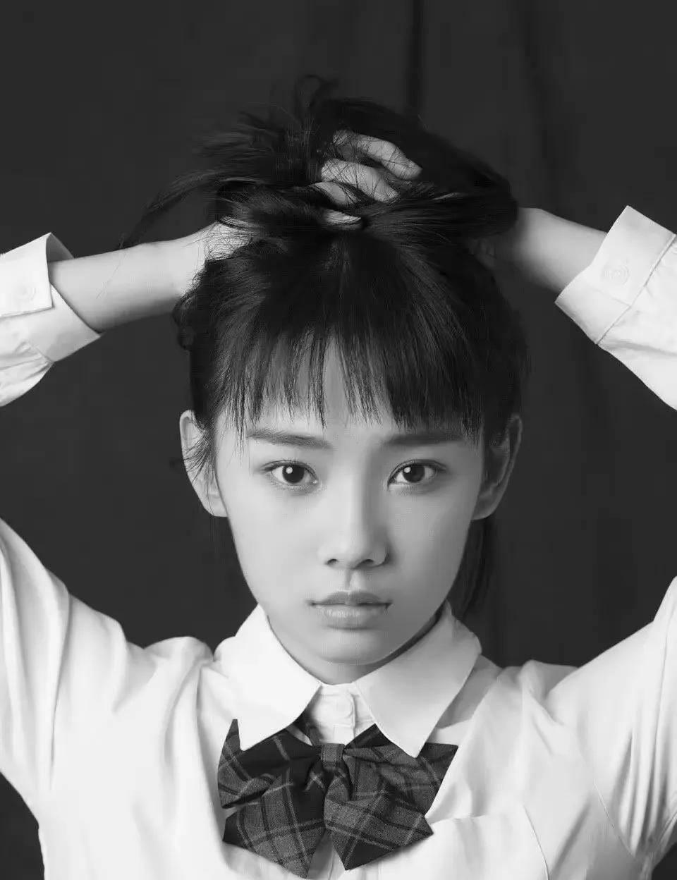 李沁现在除了《长风破浪》,最近还官宣了和许光汉的商务代言,接下来