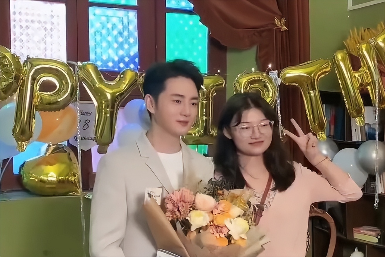 余少群:感动到落泪,和来自全国各地15位粉丝在鄂共庆42岁生日趴_相关