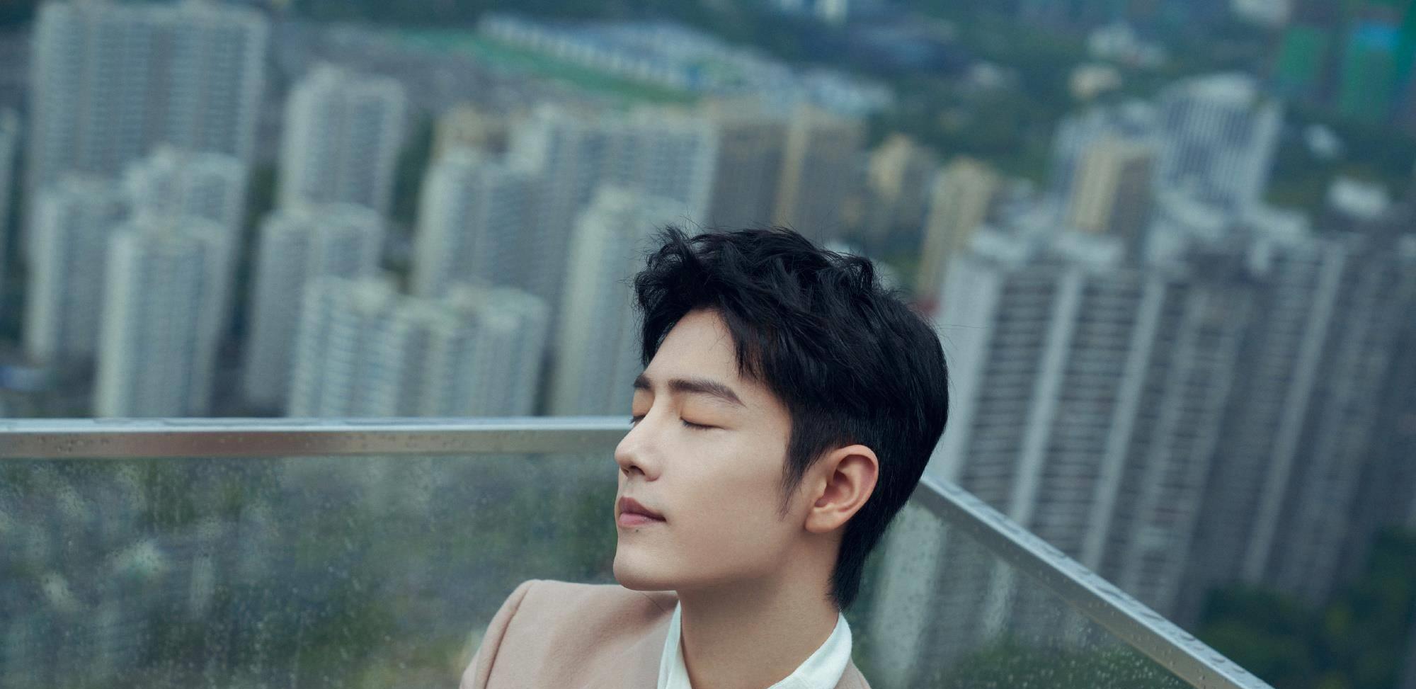 2018年,肖战准备了他的第一首个人单曲和他的第一部电视剧.