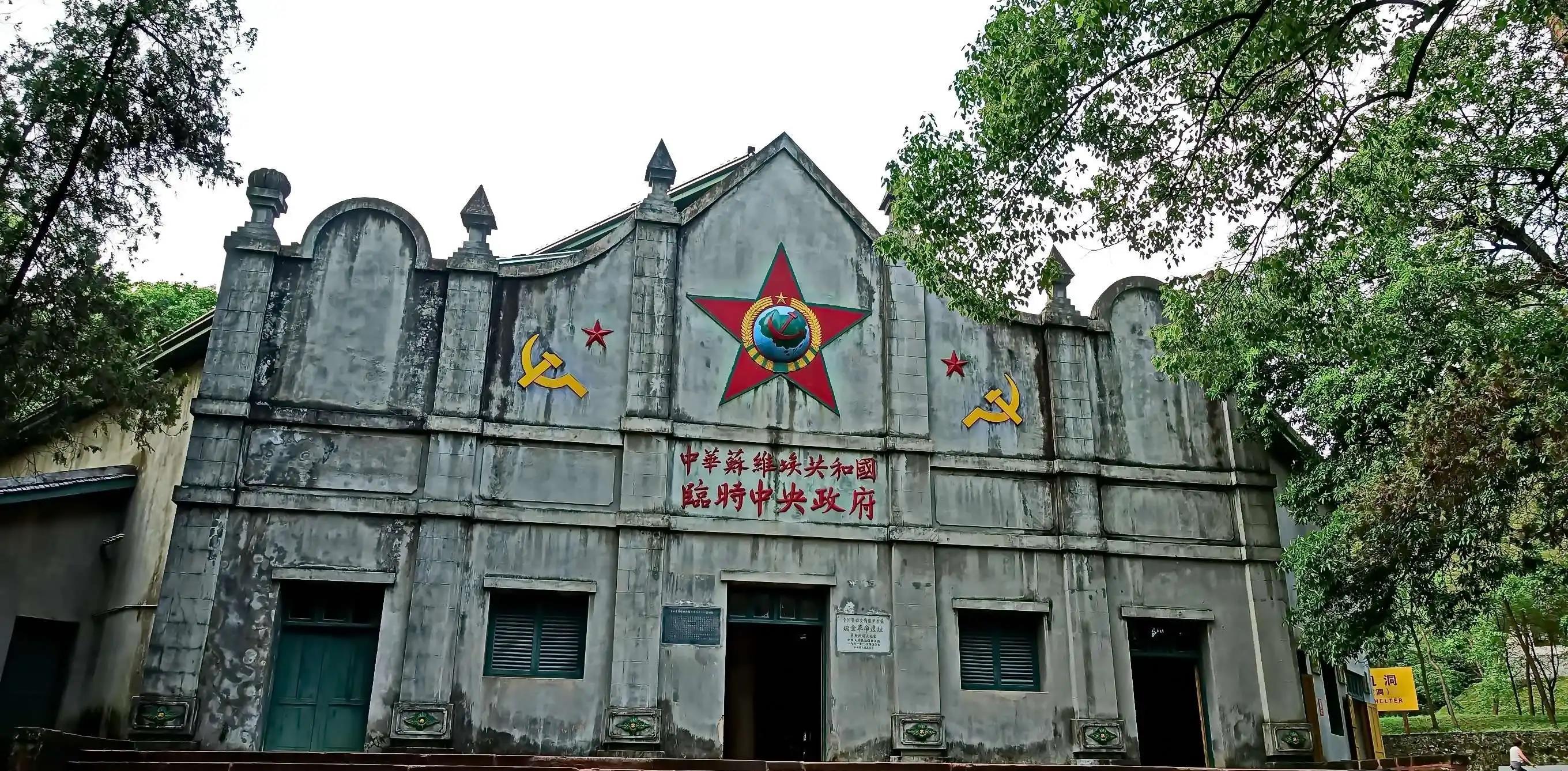 1963年,江西工人在山中捡到一枚印章,公安派3卡车人员搜山_革命队伍