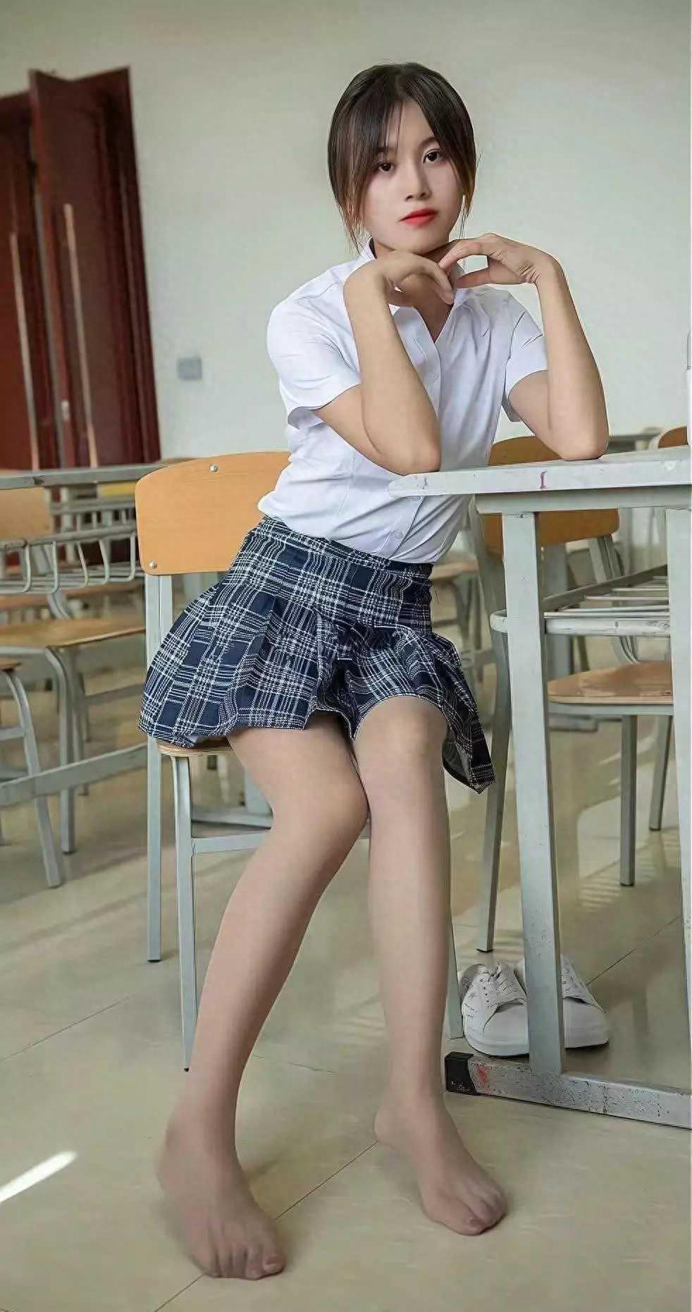 搭配肉色丝袜:穿出青春活力优雅的秘诀_魅力_款式_展现