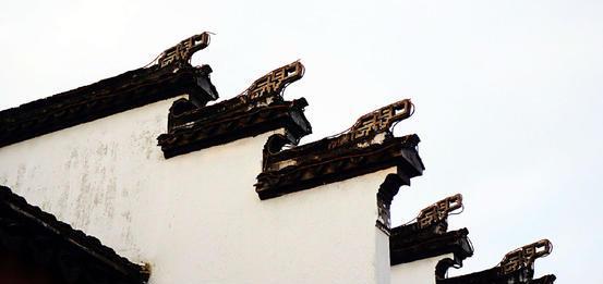 发展中产生了变化,马头墙也出现了许多不同的形态来满足当地人的需求