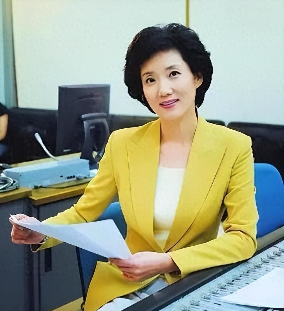 她曾是央视首席女主持,42岁与省委书记结婚,一生无儿无女很满足_王莉