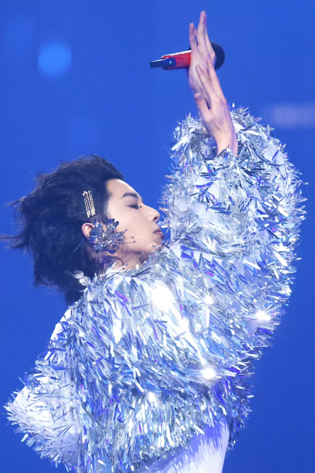 华晨宇接受智族gq采访,坦诚谦虚直面"争议"_作品_高音_音乐