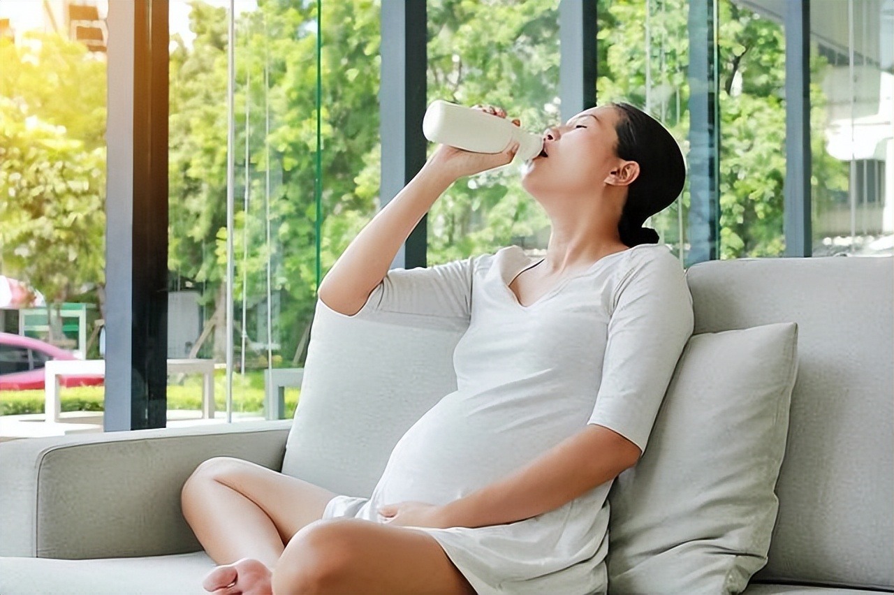 这4类孕妇不建议喝牛奶(附孕妇喝牛奶需要注意什么事项)