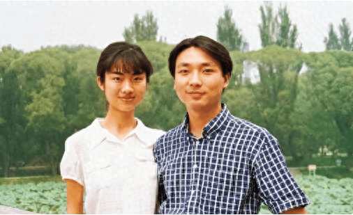 央视主持人夫妻对比,白岩松妻子年轻时容颜出众,每一对都很般配