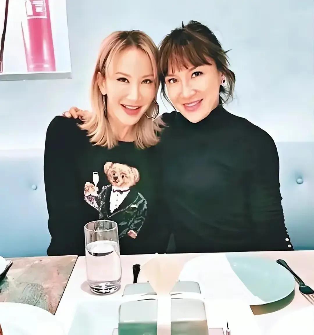 李玟姐姐受访时表示李玟骨灰将10月底安葬母亲已安排好墓地