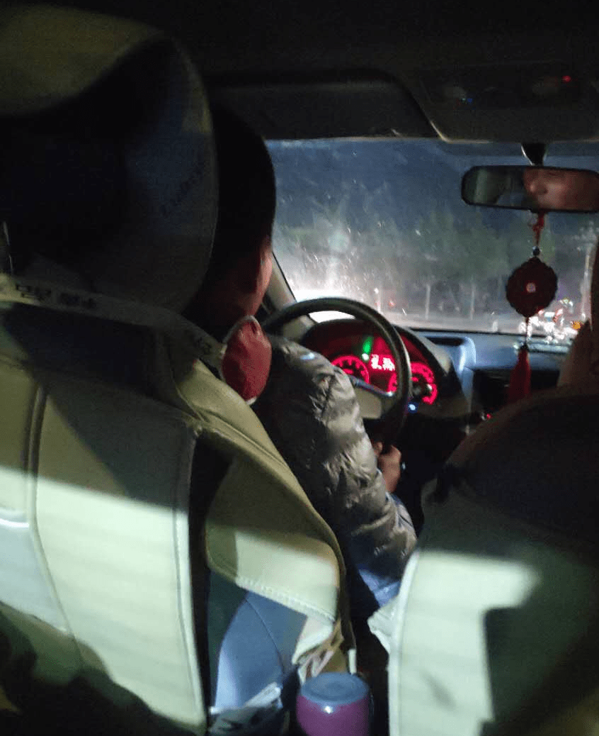 地铁旁成黑车重灾区,北京市民早已习惯,黑车究竟要怎么管?