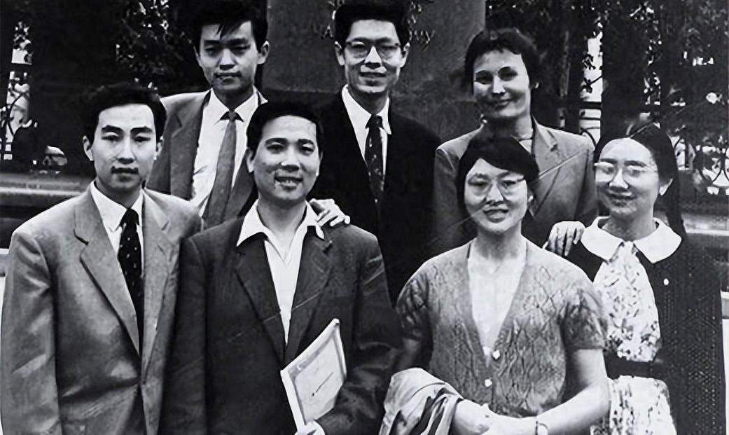 1967年,因为各种错综复杂的关系,刘诗昆和叶向真结束了为期5年的婚姻