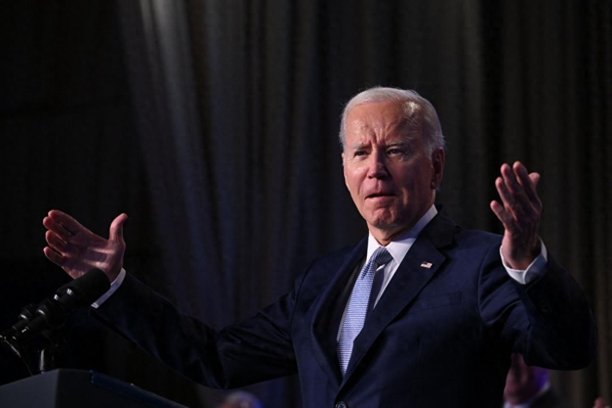 拜登申请1000亿军援后，美政府内部陷入恐慌，国务院高官辞职跑路_搜狐网