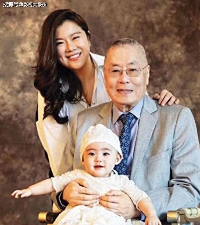 84岁刘诗昆再当爸爸！47岁妻子宣布诞下二胎儿子，公开宝宝正脸照