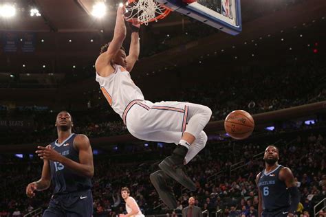 30+11打动不了开拓者 再进宫却又被裁 美国朱芳雨还能战NBA吗