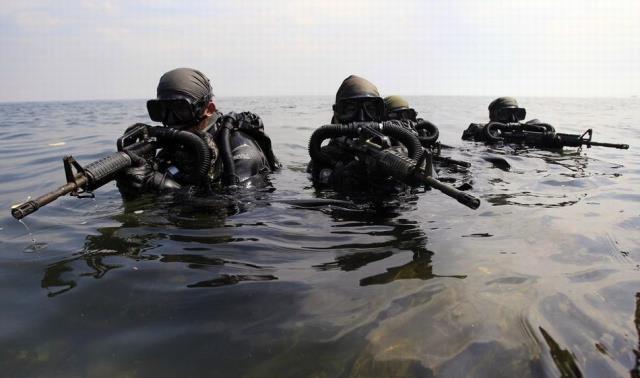 只能服役十年,主要在境外执行任务_特种兵_阿尔法_信号旗