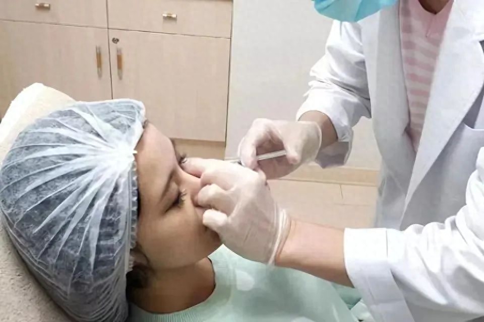 800万整成范冰冰,嫁给盗版李晨,她如今怎么样了_何承熹_方面_本人