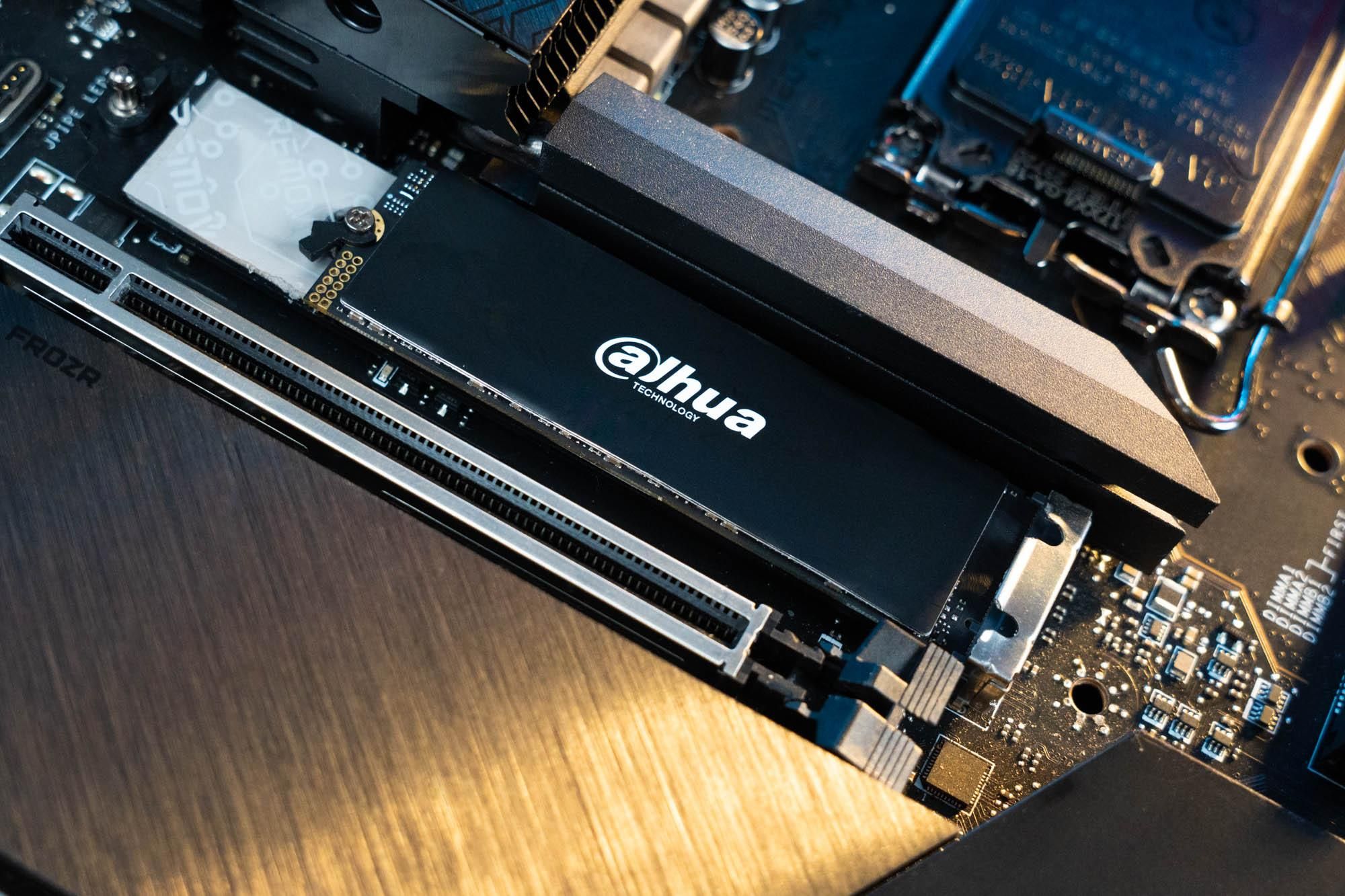 条:金百达(kingbank)32gb(16gx2)套装 ddr4 4000(海力士djr)测试硬盘