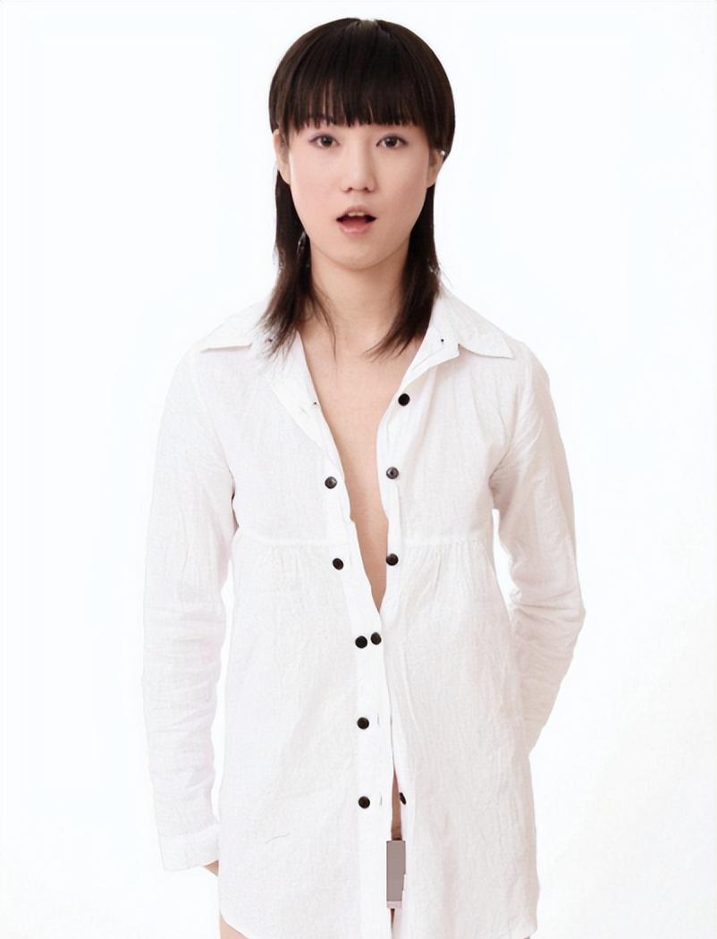 网红模特张筱雨,出道一年拍21套人体写真,现38岁仍单身未婚