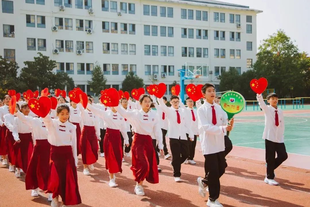 江苏省东台苏东双语学校第十八届田径运动会开幕_方阵_运动场_入场式