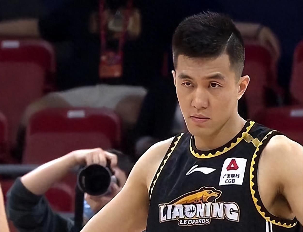 郭艾伦对辽篮13年付出,不如周琦去广东1个月,待遇不能比_球员_赛季