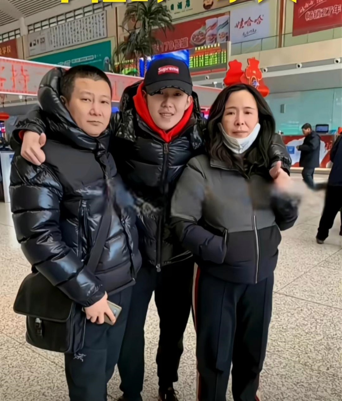 樊振东妈妈理发,王楚钦老师,马龙妈妈牺牲太大_乒乓球_高远_梁靖昆