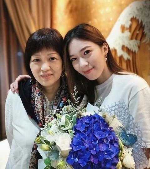 黄日华女真孝顺,暂时放下个人感情,放下个人感情陪父亲一起生活_黄