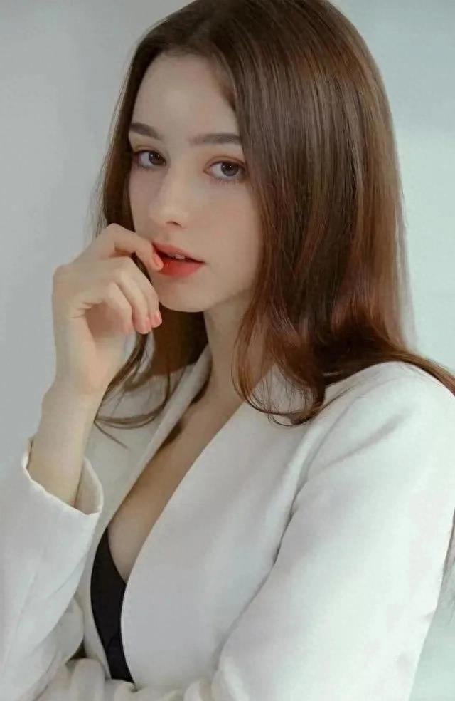 值得注意的是,达莎还积极参与慈善事业.