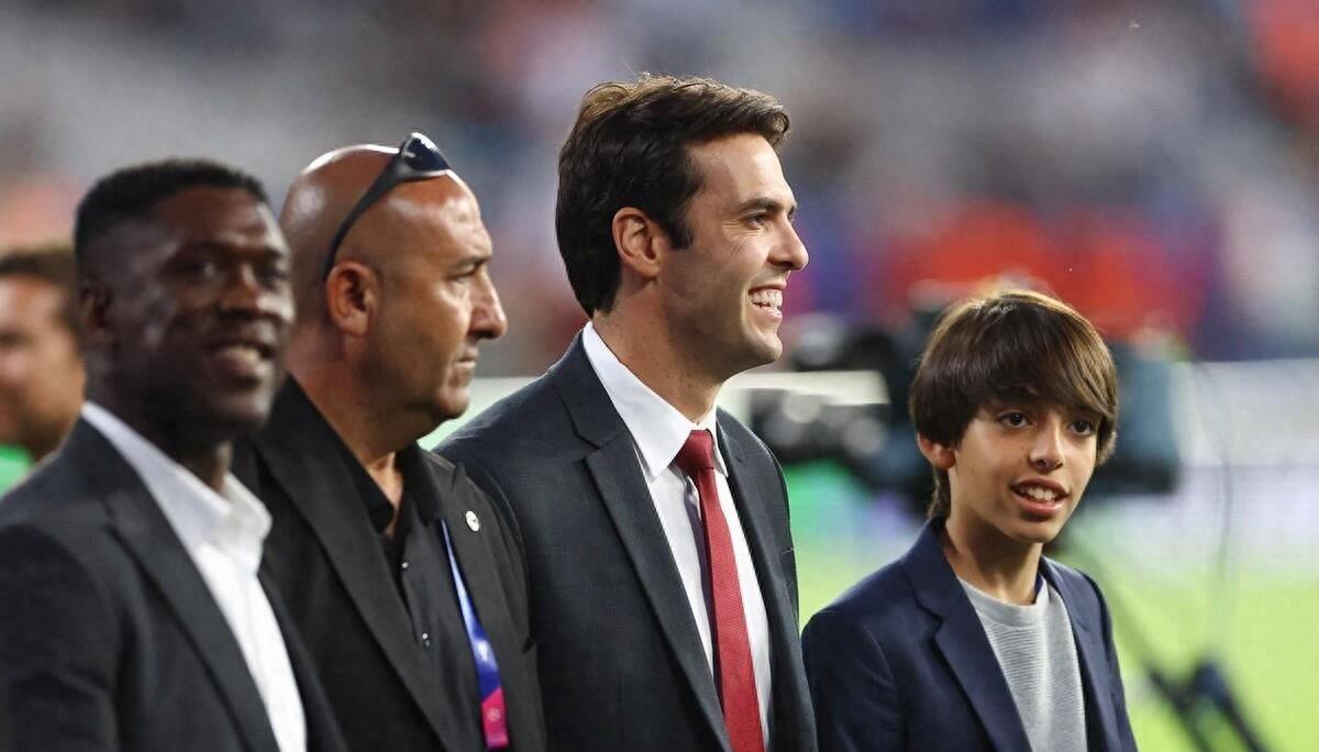 大牌指挥官现身上海足坛,已在比赛中亮相登场,曾带队拿过欧冠_卡卡