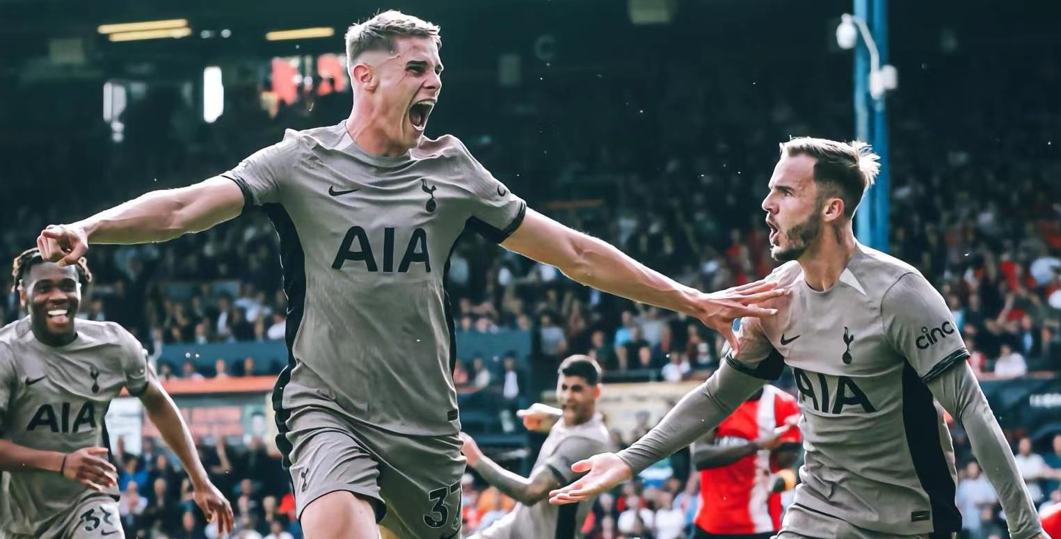 从第8名到榜首,包揽最佳主帅和球员,热刺成本赛季英超最佳球队_凯恩