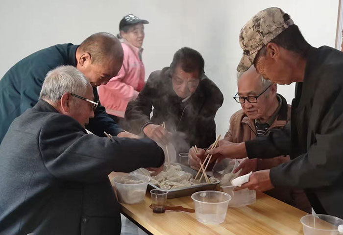 容城县平王乡举办重阳节主题活动_老人_饺子馅_爱老