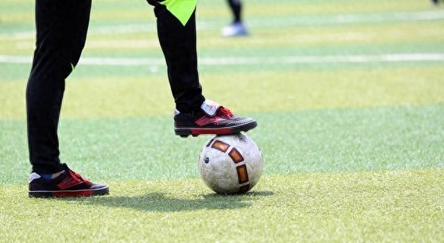 28岁国脚躺在医院,面容憔悴_国足_比赛_李帅